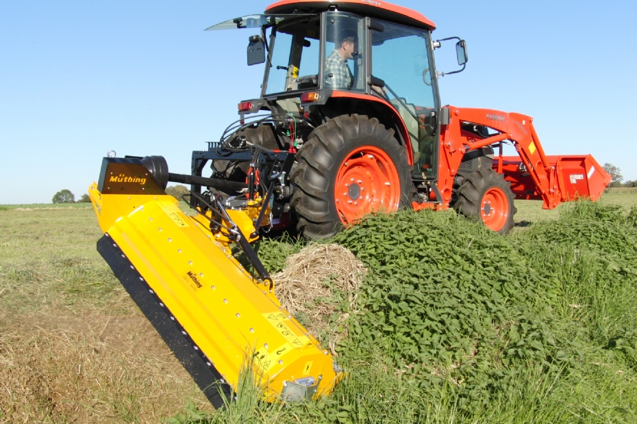 De Müthing-achter-zijklepelmaaier, model MU-L/S voor tractoren tot 130 pk, is verkrijgbaar in verschillende typen.