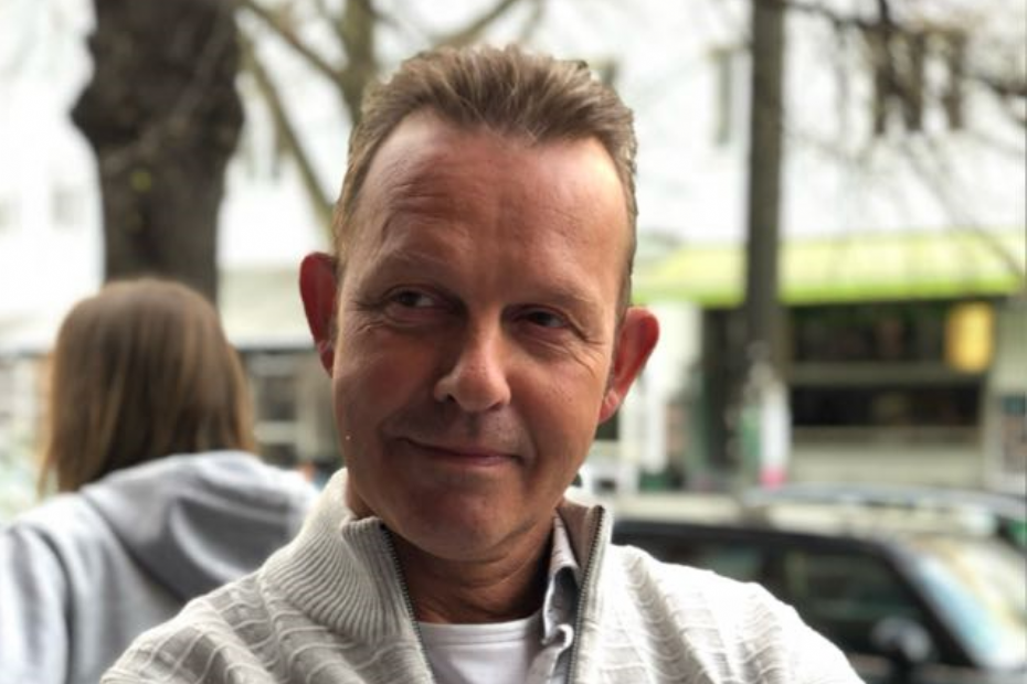 Rolf Touwen, Docent Onderwijskunde en bewegingsonderwijs, en Bruggenbouwer PW (Professionele Werkplaats) Sparrenhof Tilburg Rolf Touwen, Docent Onderwijskunde en bewegingsonderwijs, en Bruggenbouwer PW (Professionele Werkplaats) Sparrenhof Tilburg