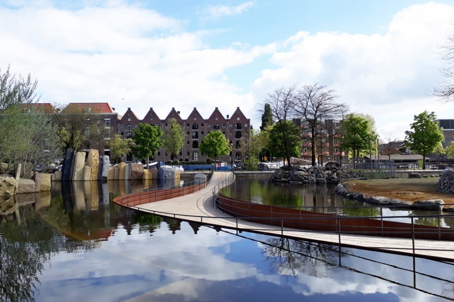 De olifantenbrug vanuit het perspectief van de bezoeker