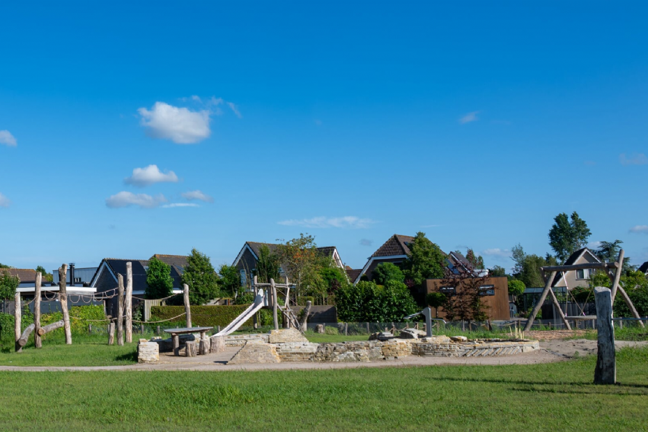 De Twee Heren - Het DEK-terrein in Medemblik