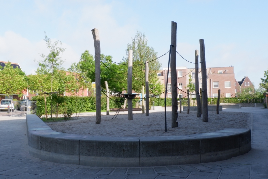 Speelplan - Schoolplein Universum Almere, maximaal hergebruik op locatie Speelplan - Schoolplein Universum Almere, maximaal hergebruik op locatie