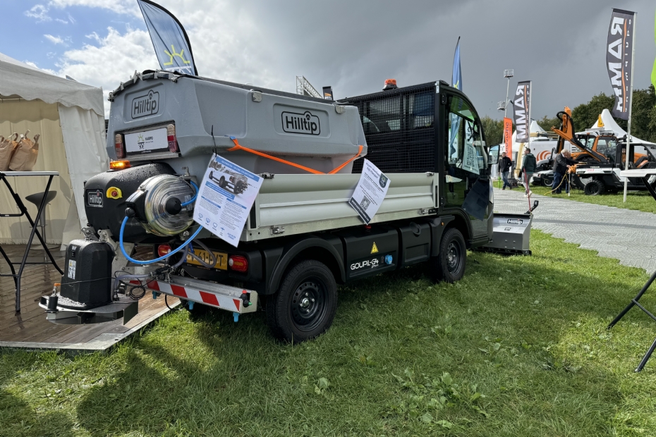 Goupil G4, met in de laadbak de IceStriker-combistrooier Goupil G4, met in de laadbak de IceStriker-combistrooier