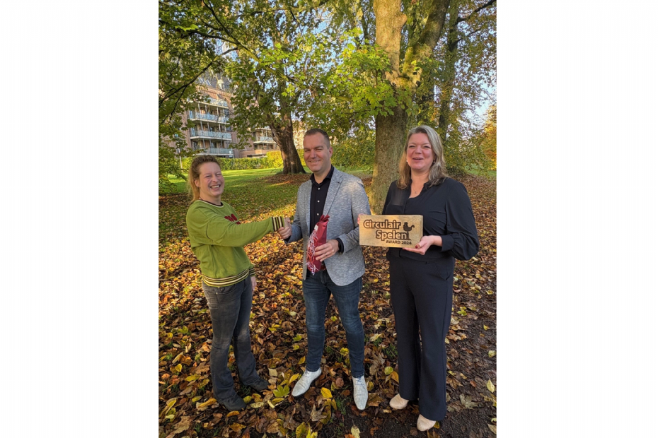 v.l.n.r. Heleen Kommers (vakredacteur Stad + Groen), Sander Werkhoven en Daphne Bijvoet v.l.n.r. Heleen Kommers (vakredacteur Stad + Groen), Sander Werkhoven en Daphne Bijvoet