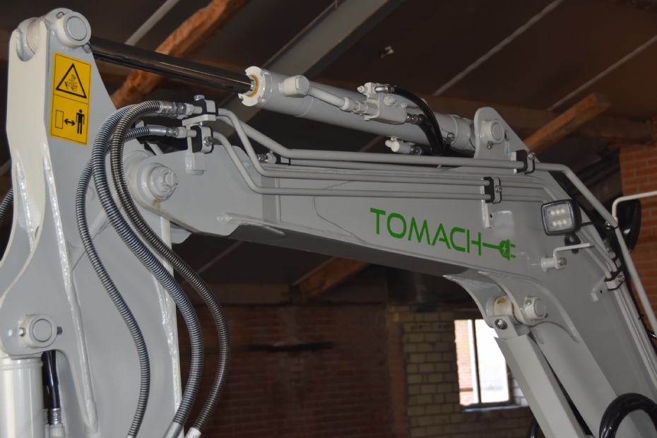 De Tomach-giek is identiek aan die van de Japanse machine De Tomach-giek is identiek aan die van de Japanse machine