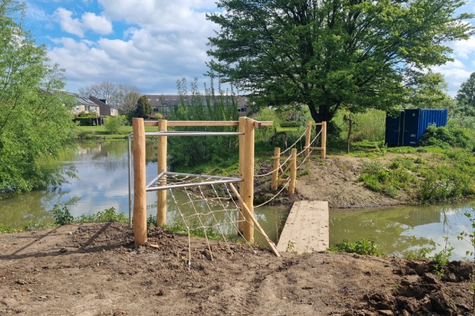 Het water over: het kan moeilijk en wat gemakkelijker bij Samenspeelplek Speeleiland Parkstrook in Culemborg