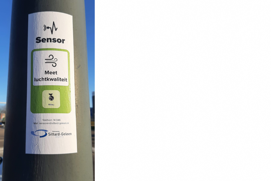 In Sittard-Oost zijn enkele sensoren voor luchtkwaliteit en verkeersbewegingen al voorzien van een sticker met de icoontjes uit de communicatierichtlijn van de VNG. (Beeld: gemeente Sittard-Geleen) In Sittard-Oost zijn enkele sensoren voor luchtkwaliteit en verkeersbewegingen al voorzien van een sticker met de icoontjes uit de communicatierichtlijn van de VNG. (Beeld: gemeente Sittard-Geleen)