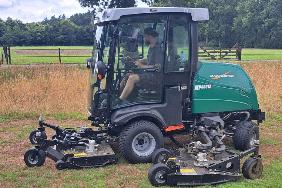 Maaien vanuit een comfortabele cabine Maaien vanuit een comfortabele cabine