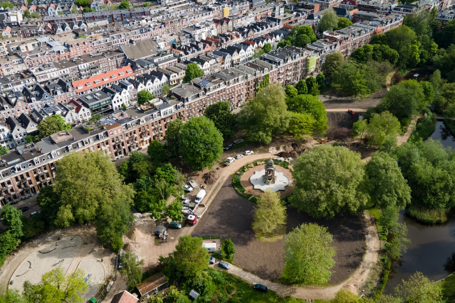 Luchtfoto van het Sarphatipark in Amsterdam