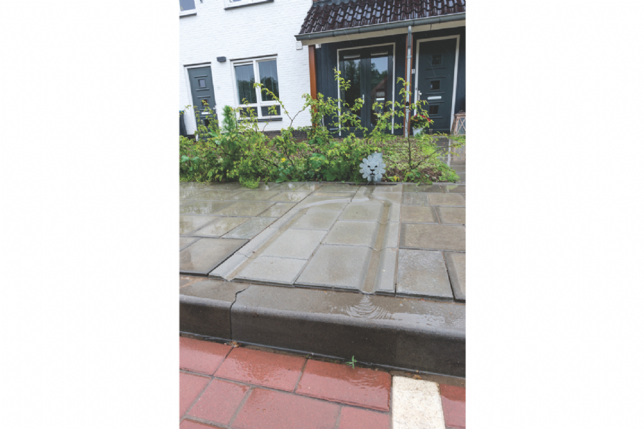 Klimaatadaptieve maatregelen kunnen ook leuk zijn: het speels afkoppelen van daken in Beneden-Leeuwen Klimaatadaptieve maatregelen kunnen ook leuk zijn: het speels afkoppelen van daken in Beneden-Leeuwen