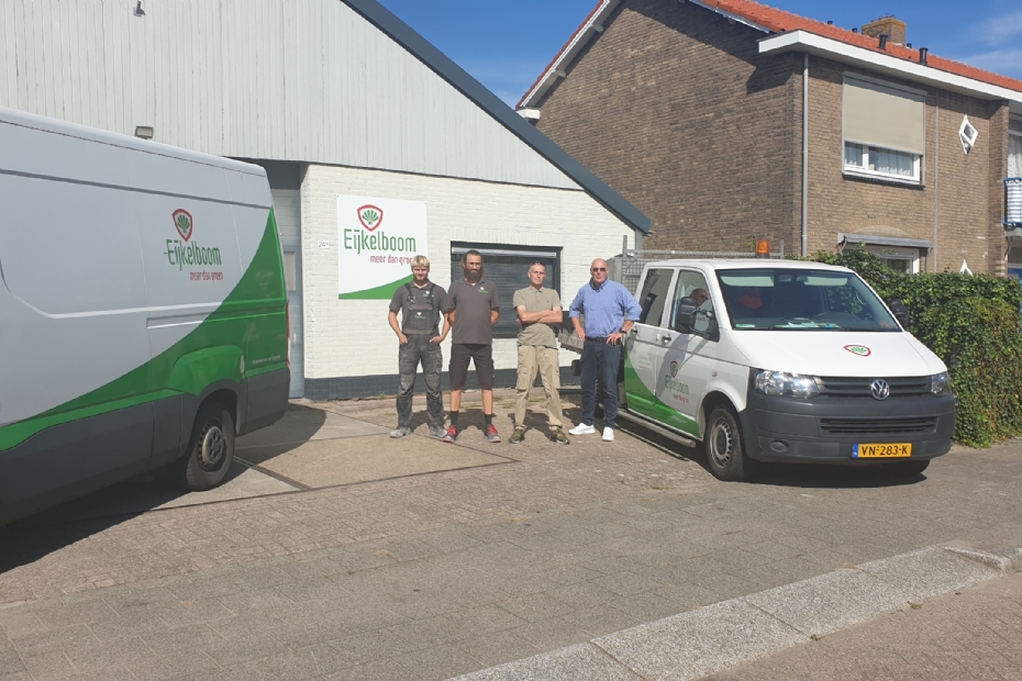 De nieuwe vestiging, gelegen in een woonwijk in Capelle, huisvest op dit moment vier medewerkers De nieuwe vestiging, gelegen in een woonwijk in Capelle, huisvest op dit moment vier medewerkers