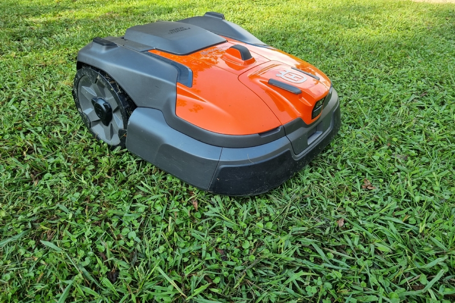 Demonstratie van de Automower 540 EPOS met Vision-camera in Parc de la Ciutadella (Foto: NWST - vakblad Stad + Groen)