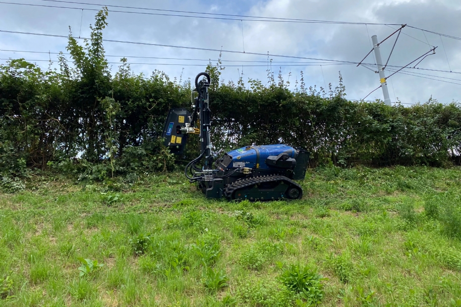 De robomaaier werkt perfect op steile hellingen