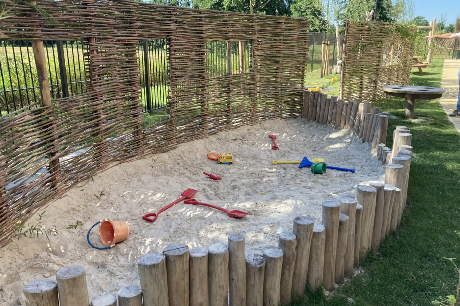Een van de speelkamers op het schoolplein van Samen Kansrijk Een van de speelkamers op het schoolplein van Samen Kansrijk