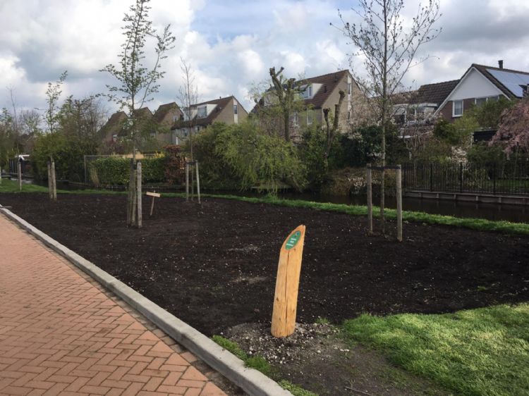 Bijenlint met zelfbeheerpaal Bijenlint met zelfbeheerpaal