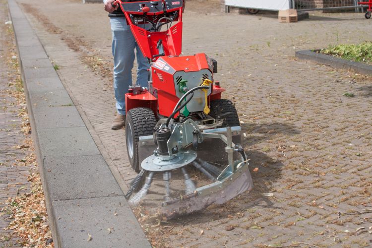 Nimos - hydraulisch aangedreven onkruidborstelmachine Nimos - hydraulisch aangedreven onkruidborstelmachine