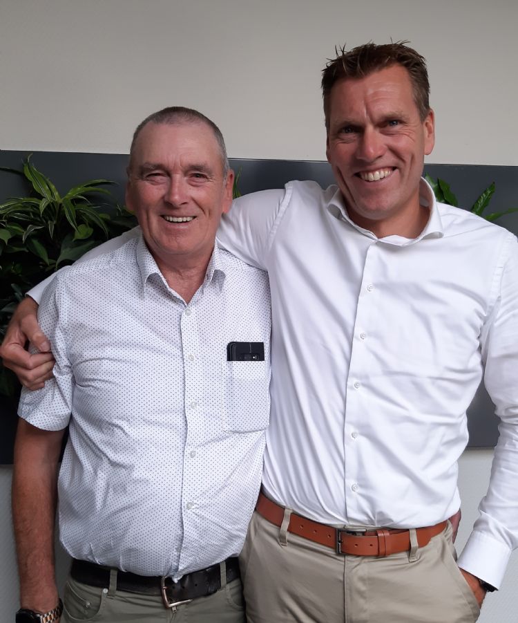 Vader en zoon Snoek: 'Samen in een familiebedrijf zitten is niet altijd rozengeur en maneschijn. Maar door af en toe de strijd met elkaar aan te gaan, ontstaat er ook cement.' Vader en zoon Snoek: 'Samen in een familiebedrijf zitten is niet altijd rozengeur en maneschijn. Maar door af en toe de strijd met elkaar aan te gaan, ontstaat er ook cement.'