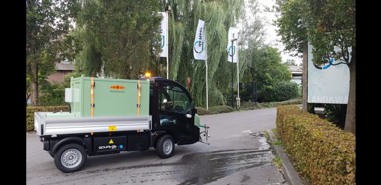 Teunis de Heer, uitvoerder bij De Heer land en water: 'Voorheen hadden we een werkbus, maar daarmee waren de mogelijkheden om te parkeren of een park in te rijden beperkt.' Teunis de Heer, uitvoerder bij De Heer land en water: 'Voorheen hadden we een werkbus, maar daarmee waren de mogelijkheden om te parkeren of een park in te rijden beperkt.'