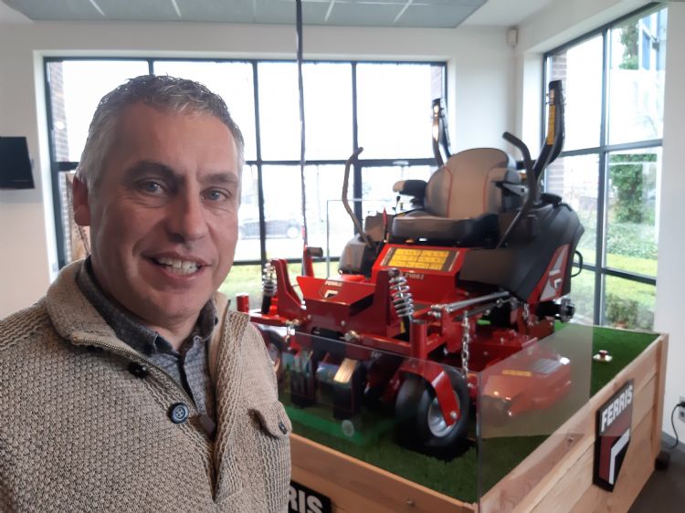 Volgens Michaël van der Lienden (Van der Haeghe) zijn tractoren met motoren boven de 19 kW echt een totaal ander verhaal Volgens Michaël van der Lienden (Van der Haeghe) zijn tractoren met motoren boven de 19 kW echt een totaal ander verhaal