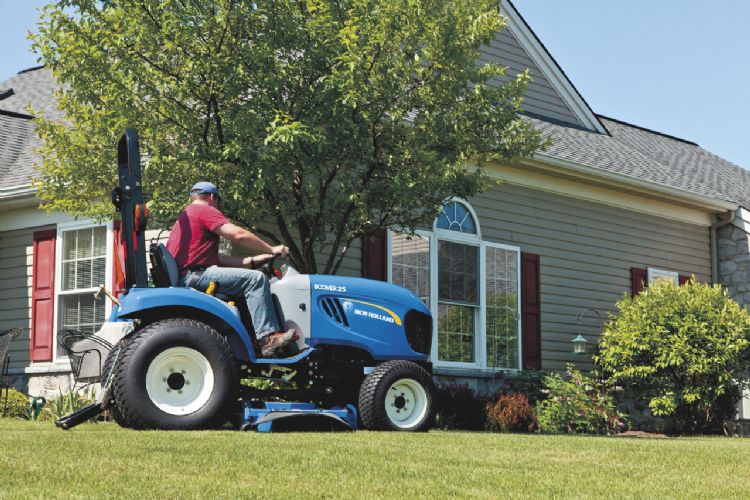 De New Holland Boomer 25, hier met maaidek, voldoet aan de Stage V-normen De New Holland Boomer 25, hier met maaidek, voldoet aan de Stage V-normen