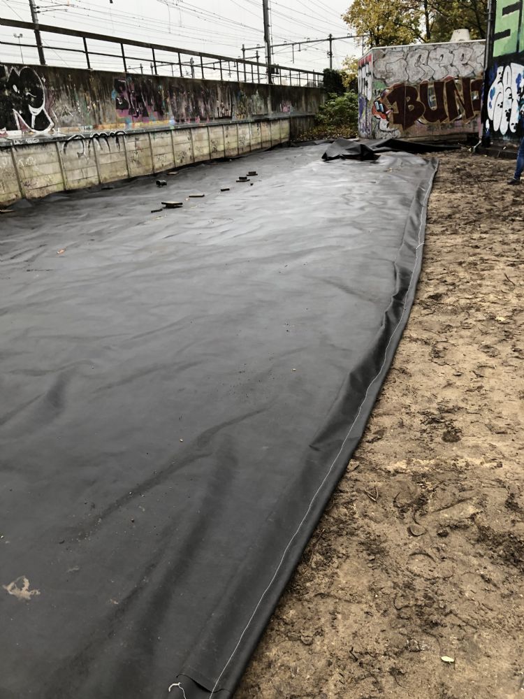 Aanleg van de Dupont Plantex Plantinium in het Westerpark in Amsterdam. Foto: King Rootbarrier Aanleg van de Dupont Plantex Plantinium in het Westerpark in Amsterdam. Foto: King Rootbarrier