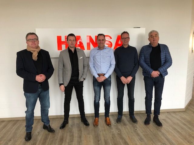 De directie van Gebr. Bonenkamp met Dian van Est, Bertho Hol en Harrie van Welie (v.l.n.r.) en de twee Hansa-directeuren