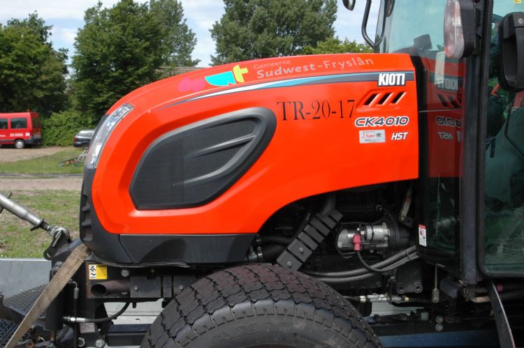 De gemeente Súdwest-Fryslân koos naast andere tractoren voor zes Kioti's CK 4010 en twee Kioti's CK3510. De gemeente Súdwest-Fryslân koos naast andere tractoren voor zes Kioti's CK 4010 en twee Kioti's CK3510.