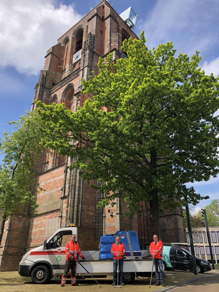 DEM leverde de Weedmaster eM voor Omrin af bij dé toren van Leeuwarden, de Oldehove DEM leverde de Weedmaster eM voor Omrin af bij dé toren van Leeuwarden, de Oldehove