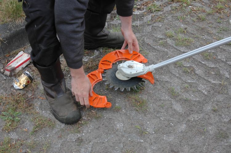 Stihl heeft goed over de bescherming van de messen nagedacht. Stihl heeft goed over de bescherming van de messen nagedacht.