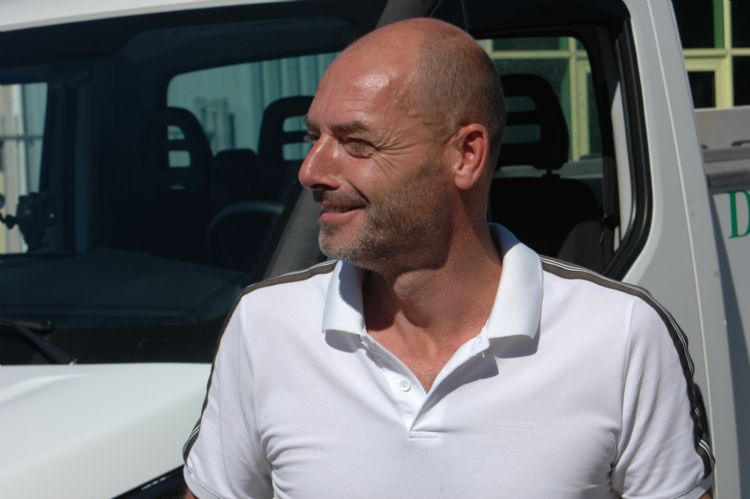 'Kliko's reinigen is eigenlijk zomerbusiness', vindt Van de Wiel. 'Kliko's reinigen is eigenlijk zomerbusiness', vindt Van de Wiel.