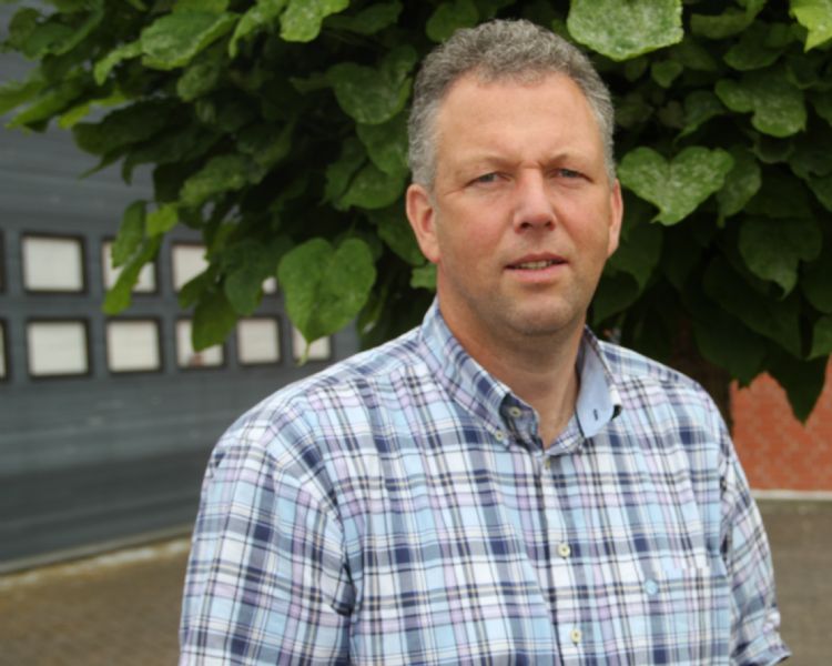 Bert van Loon van Weed Control bv Bert van Loon van Weed Control bv