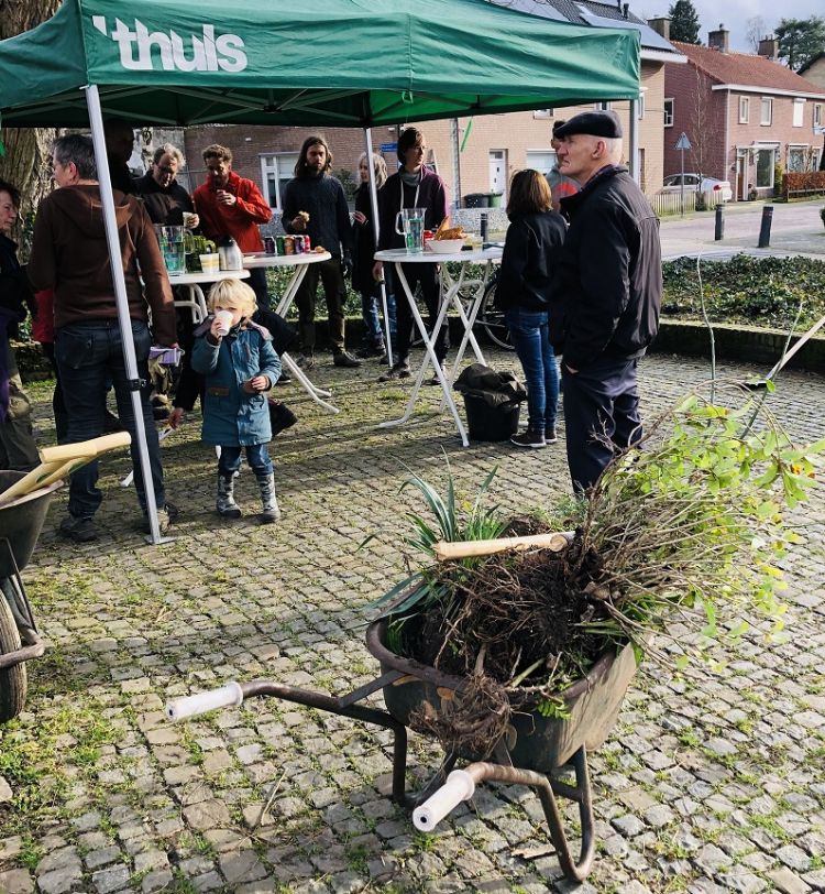 Vergroeningprojecten dragen bij aan verbinding. Vergroeningprojecten dragen bij aan verbinding.