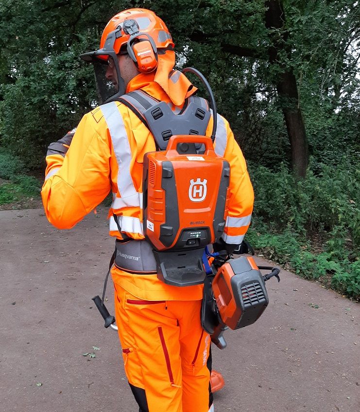 Van Veldhuizen: 'Onze machines kunnen lang draaien, vooral op de ruggedragen accupacks.' Van Veldhuizen: 'Onze machines kunnen lang draaien, vooral op de ruggedragen accupacks.'