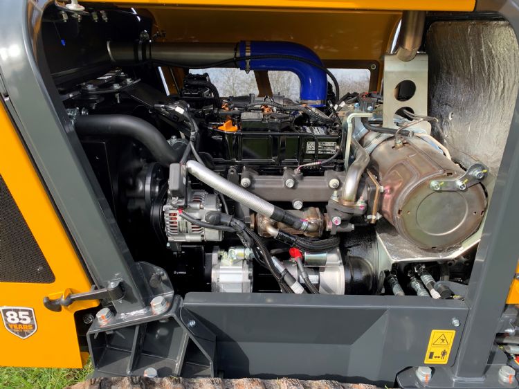 De 40 pk Yanmar-dieselmotor. Deze stage V-industriemotor heeft een DPF-filtersysteem en gebruikt geen AdBlue. De 40 pk Yanmar-dieselmotor. Deze stage V-industriemotor heeft een DPF-filtersysteem en gebruikt geen AdBlue.