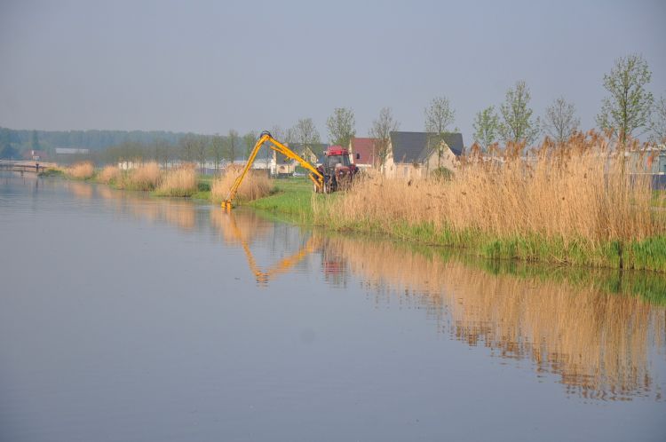 Zonder zorgen maaisel uit watergangen van het hoogheemraadschap tijdelijk opstapelen op gemeentegrond Zonder zorgen maaisel uit watergangen van het hoogheemraadschap tijdelijk opstapelen op gemeentegrond