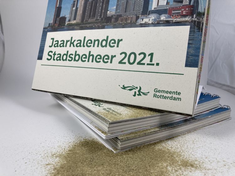 De Rotterdamse Jaarkalender Stadsbeheer 2021 met de grasvezel