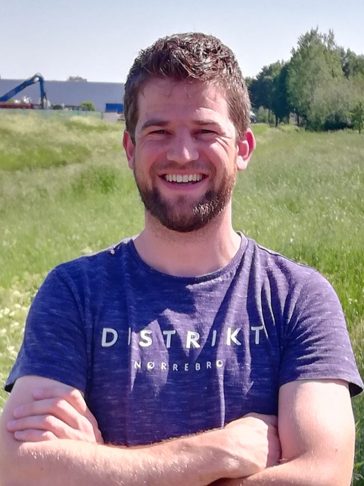 Boombeheerder Kristian Ebbers van de gemeente Oude IJsselstreek heeft Catefix omarmd. Boombeheerder Kristian Ebbers van de gemeente Oude IJsselstreek heeft Catefix omarmd.