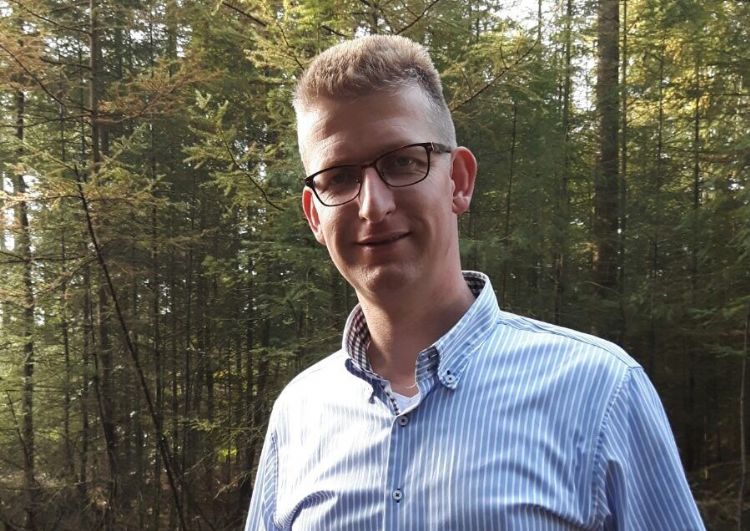 Dirko van den Tol, projectadviseur en daktuinspecialist bij Binder Daktuinen. Dirko van den Tol, projectadviseur en daktuinspecialist bij Binder Daktuinen.