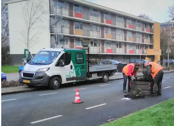 GroenwerkXL en Axent Groen nemen in Zutphen ook de taak op zich bewoners bij het onderhoud te betrekken.