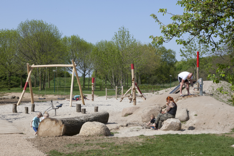 Spelen in natuur is om meerdere redenen belangrijk voor kinderen