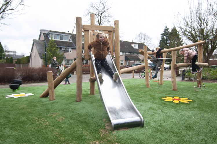 De nieuwe uitziende speelplek met Robinia in Soesterberg valt in de smaak bij de buurtkinderen