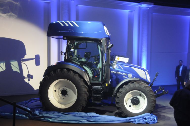 Archieffoto uit 2020 van presentatie eerste New Holland tractor op waterstof