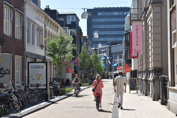 In de binnenstad van Tilburg werden in 2021 diverse straten opnieuw ingericht met de nadruk op water en vergroening.