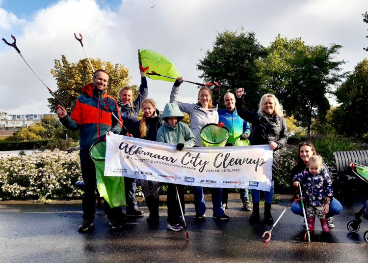 Vorig jaar werd tijdens de Alkmaar City Cleanup bijna vierhonderd kilo zwerfvuil ingezameld. Dit jaar wordt het evenement herhaald.