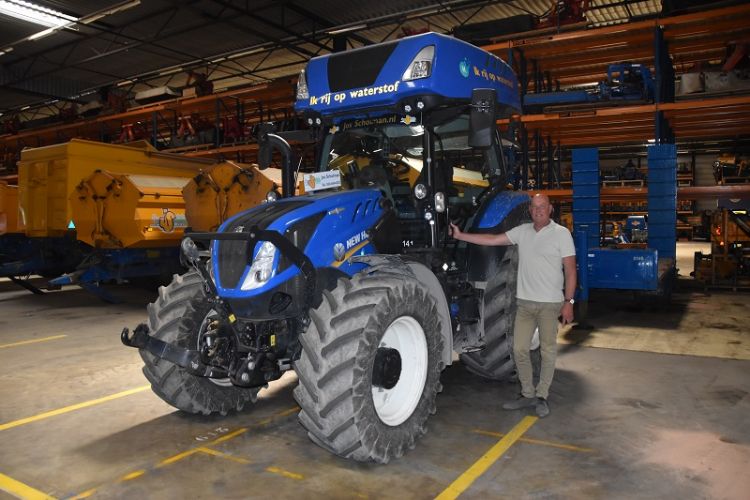Dit soort zware tractoren schakelt Jos Scholman straks over van waterstof naar groene waterstof