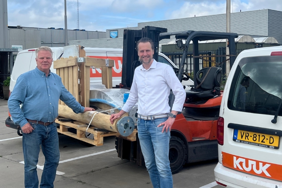 Raymond Groenewegen van KUUK (r) en John Bakker van Hercules Speeltoestellen. 