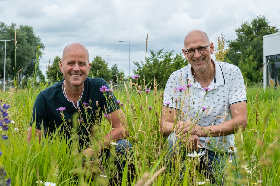 Coen van Slooten (l) en Geert Draaistra van de gemeente Leeuwarden