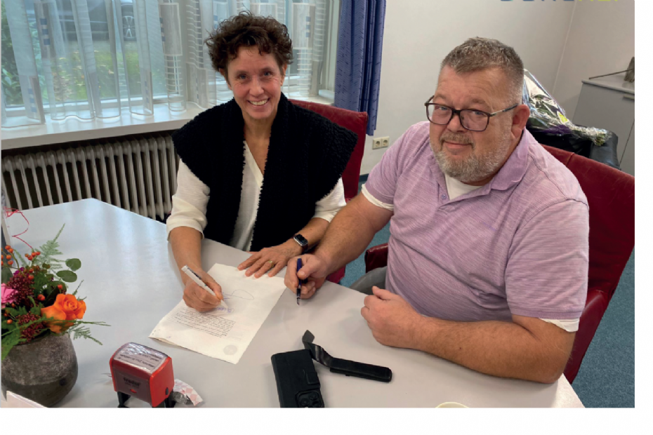 Edwin Swarthoff, algemeen directeur DAGnl (rechts) en Jeannette Blokvoort, Office Manager (links, vóór de overname directeur-eigenaar Expload)