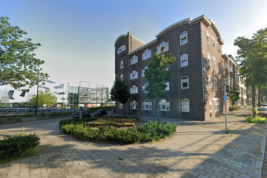 De gesloten en tot perkje omgevormde pannakooi in Nijmegen (Google Streetview)