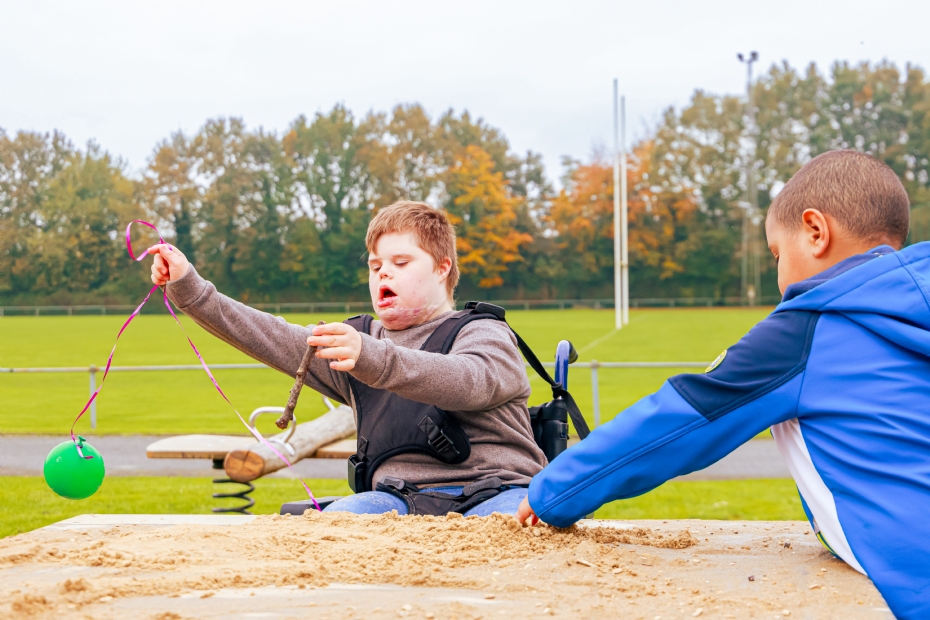 Er staan geen toestellen op deze speelplek die enkel geschikt zijn voor kinderen met een beperking.