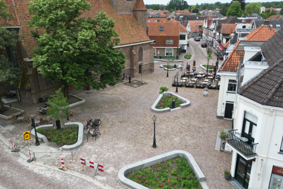 Sallandse Wegenbouw vergroent het Muraltplein in Borculo